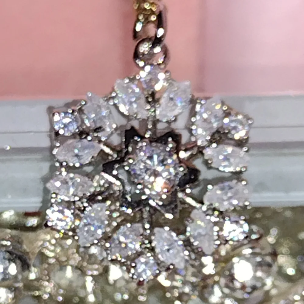 Juicy Couture Iridescent ❄️ Necklace Never Removed from Original 🎁 NWT - Picture 6 of 13